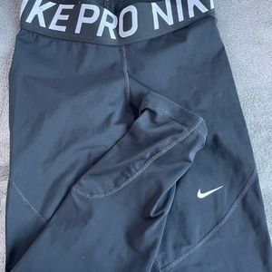 black capri nike pros